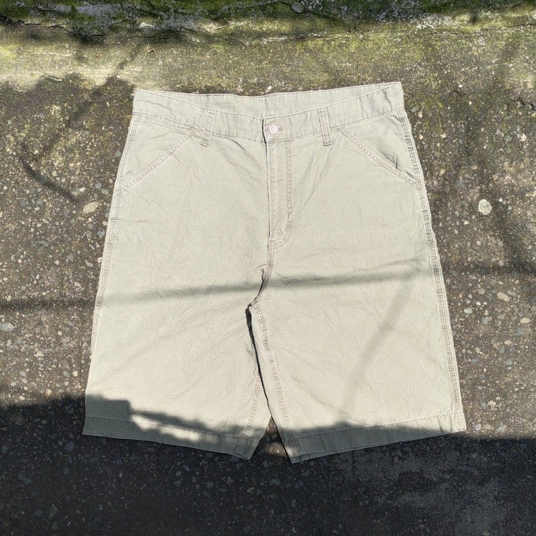 Uniqlo Carpenter Jorts (Category: Shorts) located in Manila. Submitted by cyprus.thrift (Listing ID 1462210277, Image 1). Description: Uniqlo Carpenter Jorts very good condition no issue need wash +sf dimes: waist 36 length 23 leg hole 11.5 rise 12.5.
