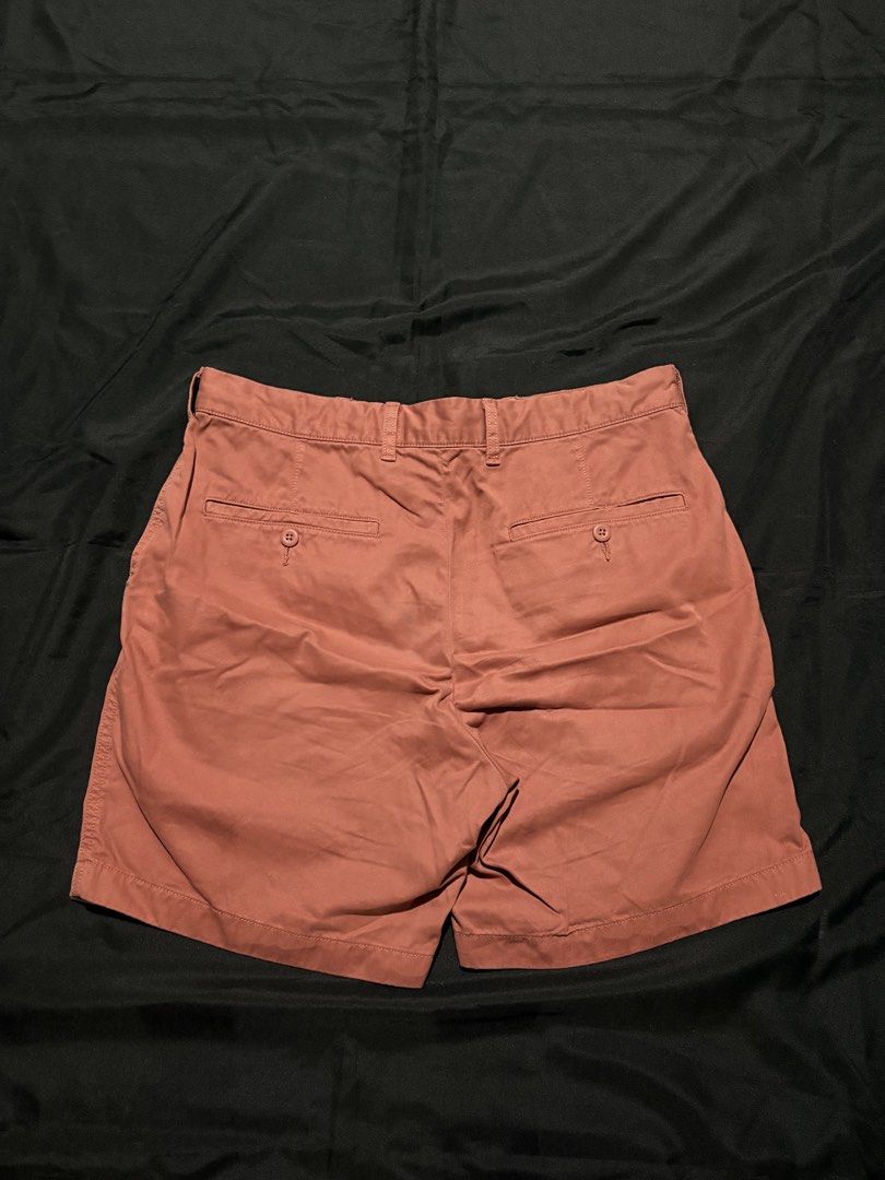 Uniqlo Chino Shorts (Category: Shorts) located in Batangas. Submitted by arbyyyyy (Listing ID 1462177660, Image 2). Description: Uniqlo Chino Shorts Light Red Medium W: 34 in L: 17.5 in H: 11 in.