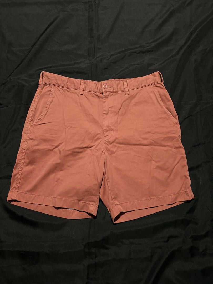 Uniqlo Chino Shorts (Category: Shorts) located in Batangas. Submitted by arbyyyyy (Listing ID 1462177660, Image 1). Description: Uniqlo Chino Shorts Light Red Medium W: 34 in L: 17.5 in H: 11 in.