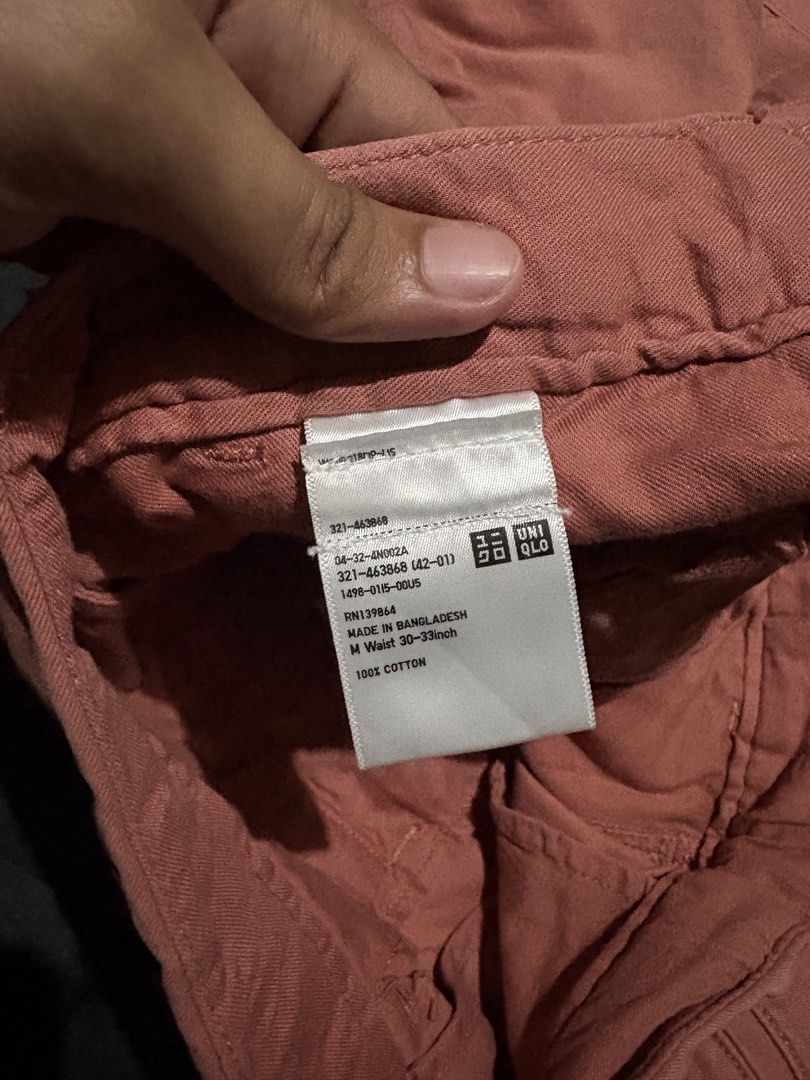Uniqlo Chino Shorts (Category: Shorts) located in Batangas. Submitted by arbyyyyy (Listing ID 1462177660, Image 3). Description: Uniqlo Chino Shorts Light Red Medium W: 34 in L: 17.5 in H: 11 in.