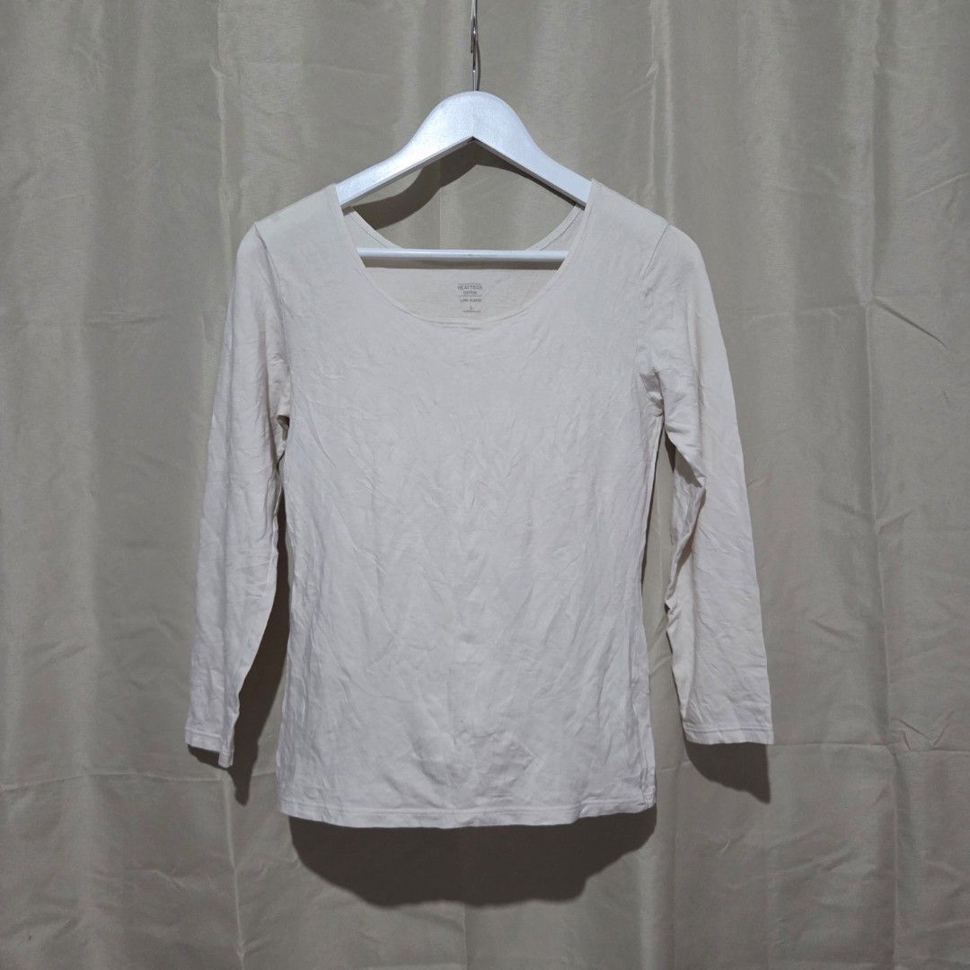 UNIQLO HEATTECH EXTRAWARM (Category: Longsleeves) located in Santiago. Submitted by fromboxes (Listing ID 1462171925, Image 1). Description: 9/10 Ships thru J&T Isabela North Luzon Shipping Nationwide No rush shipping 😊😊.