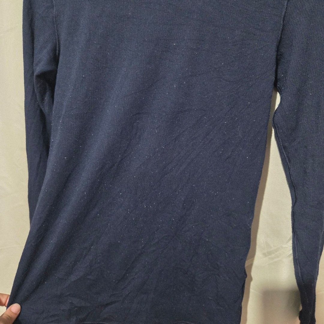 UNIQLO HEATTECH ULTRAWARM (Category: Longsleeves) located in Santiago. Submitted by fromboxes (Listing ID 1462171630, Image 3). Description: 7/10 with some lints buy at your own risk hehe Ships thru J&T Isabela North Luzon Shipping Nationwide No rush shipping 😊😊.