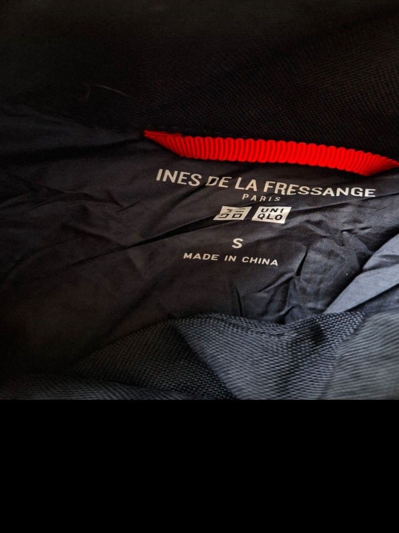 UNIQLO INES DE LA FRESSANGE Black Puffer Jacket Size S （分類：外套及戶外衣服）位於 Hong Kong。 由 annemadyalisha 提交（商品編號 1462082029，圖片 2）。簡介： Black puffer jacket from UNIQLO and INES DE LA FRESSANGE collaboration. Button-up front. Collar detail. Size S. Good for cooler weather.。