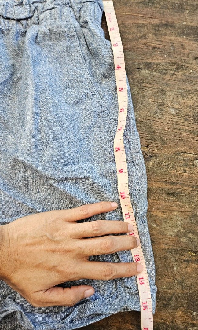 Uniqlo Linen short denim (Category: Shorts) located in Santa Rosa. Submitted by veesgoodfinds (Listing ID 1462069676, Image 3). Description: 32 inch waistline 16inch laid flat 15inch length like new.