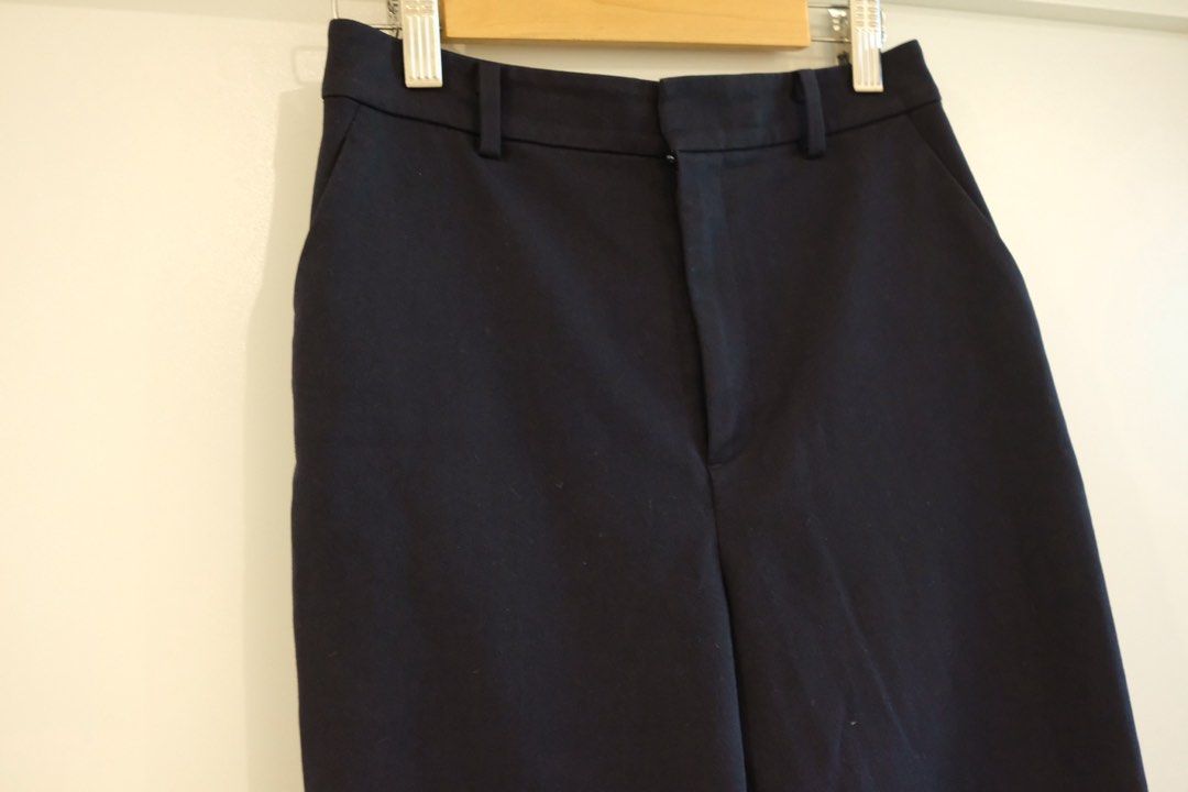 Uniqlo navy blue pants (Category: Other Bottoms) located in Mandaluyong City. Submitted by declutterstuff12 (Listing ID 1462208335, Image 3). Description: Used once. .
