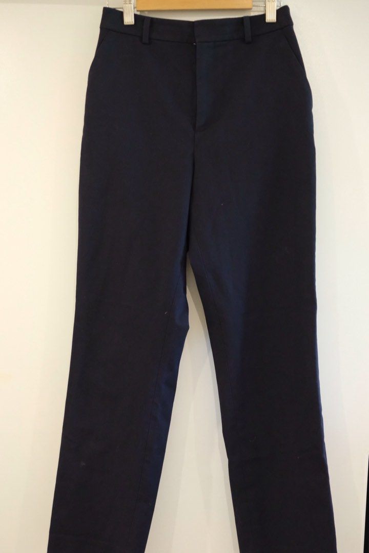 Uniqlo navy blue pants (Category: Other Bottoms) located in Mandaluyong City. Submitted by declutterstuff12 (Listing ID 1462208335, Image 2). Description: Used once. .