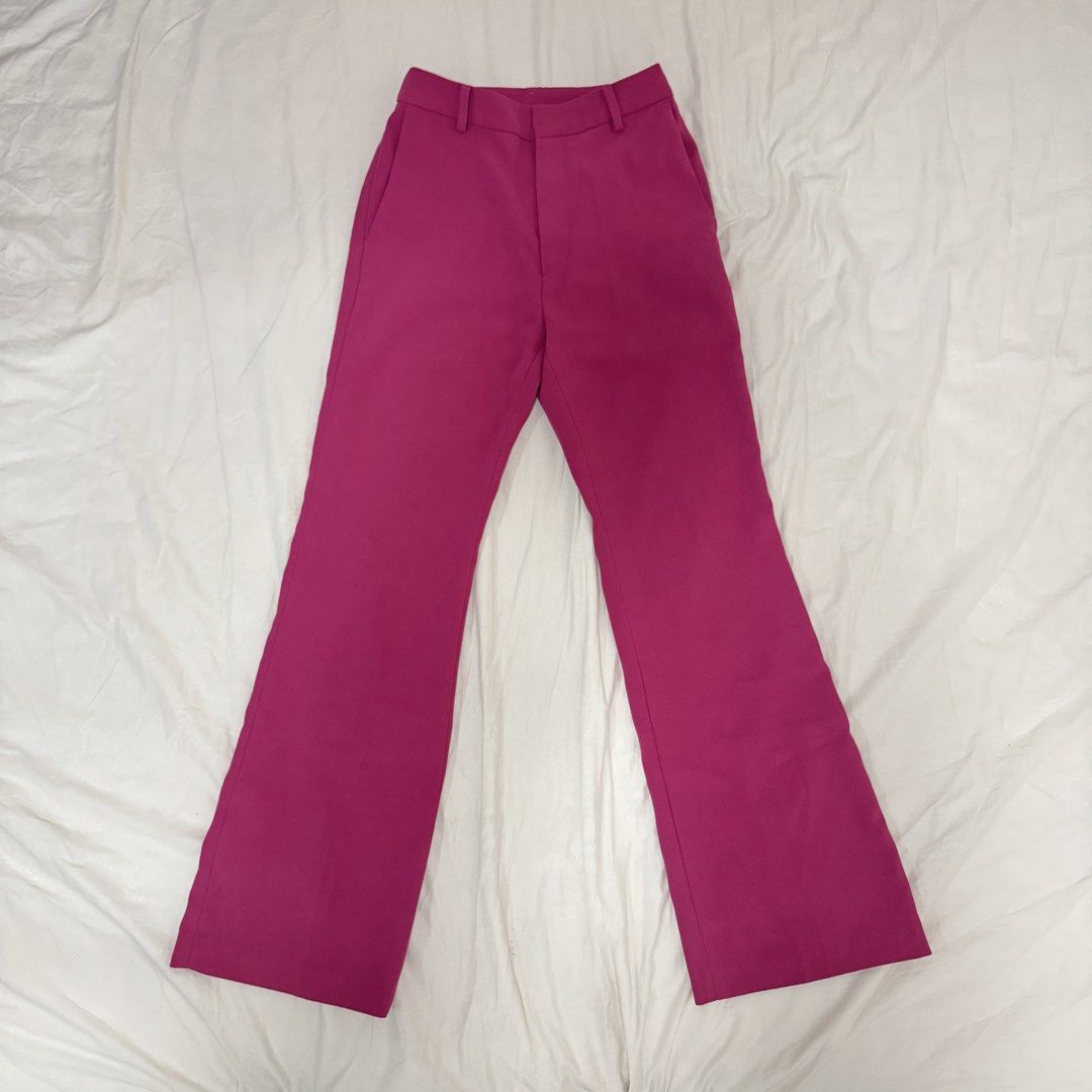 UNIQLO Pink Flare Pants (Category: Other Bottoms) located in Quezon City. Submitted by averioph (Listing ID 1462089644, Image 1). Description: - UNIQLO Pink Flare Pants - Waist: 55cm - Hips: 82cm - For grab/lalamove/self pickup Pickup arrangement c/o buyer Location: Near Abs-Cbn, QC .