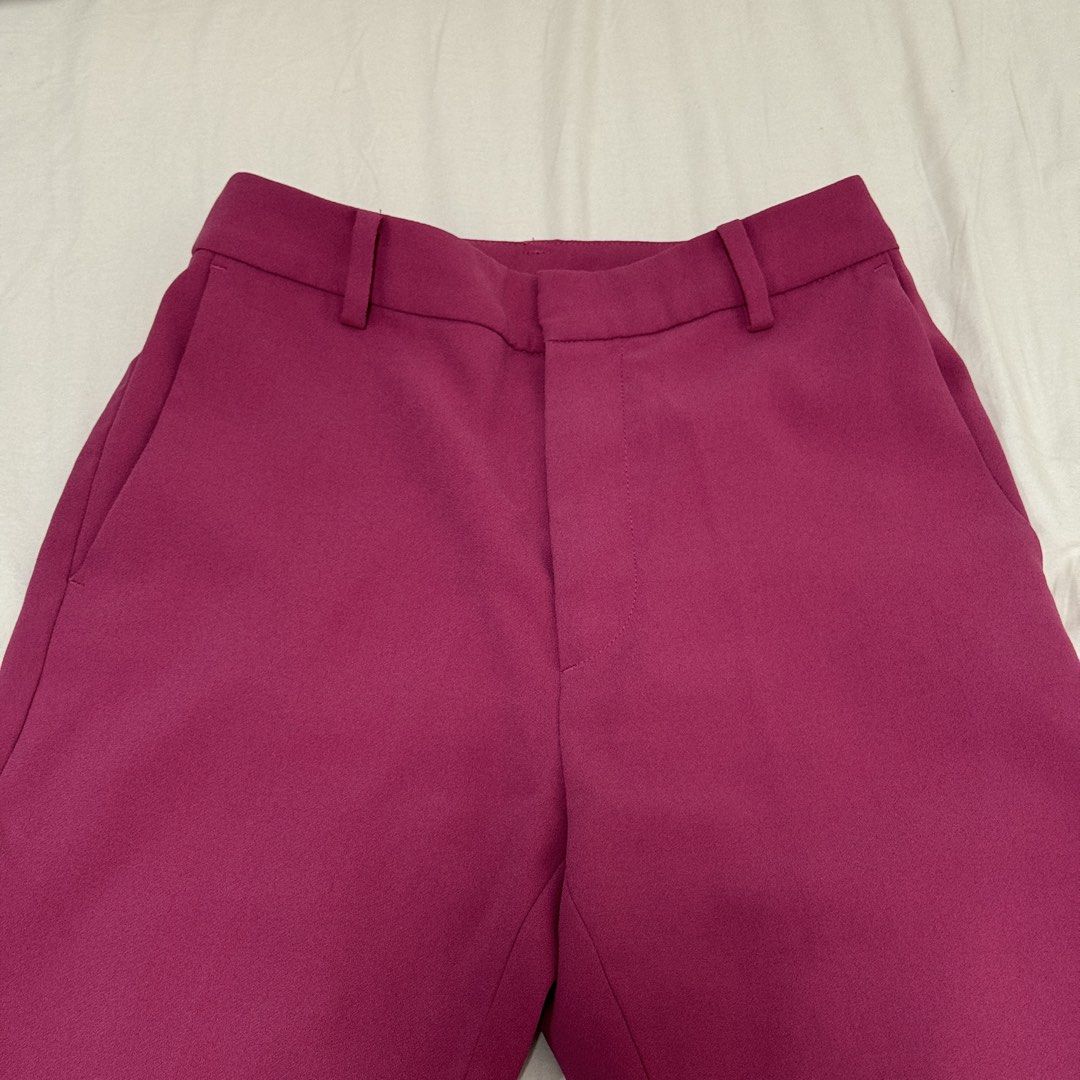 UNIQLO Pink Flare Pants (Category: Other Bottoms) located in Quezon City. Submitted by averioph (Listing ID 1462089644, Image 2). Description: - UNIQLO Pink Flare Pants - Waist: 55cm - Hips: 82cm - For grab/lalamove/self pickup Pickup arrangement c/o buyer Location: Near Abs-Cbn, QC .