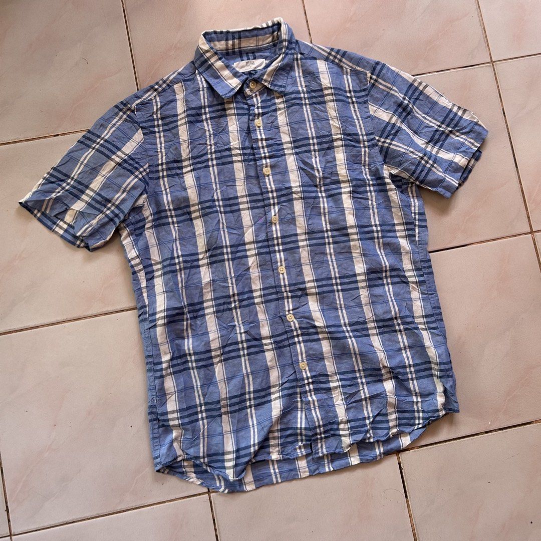 Uniqlo polo 🔥 (Category: Activewear) located in Jinoba-an. Submitted by eegiboy (Listing ID 1462093032, Image 3). Description: Wts: uniqlo polo size medium dimes:20/28 Excellent condition 550plussf Dm me if interested Thankyou.