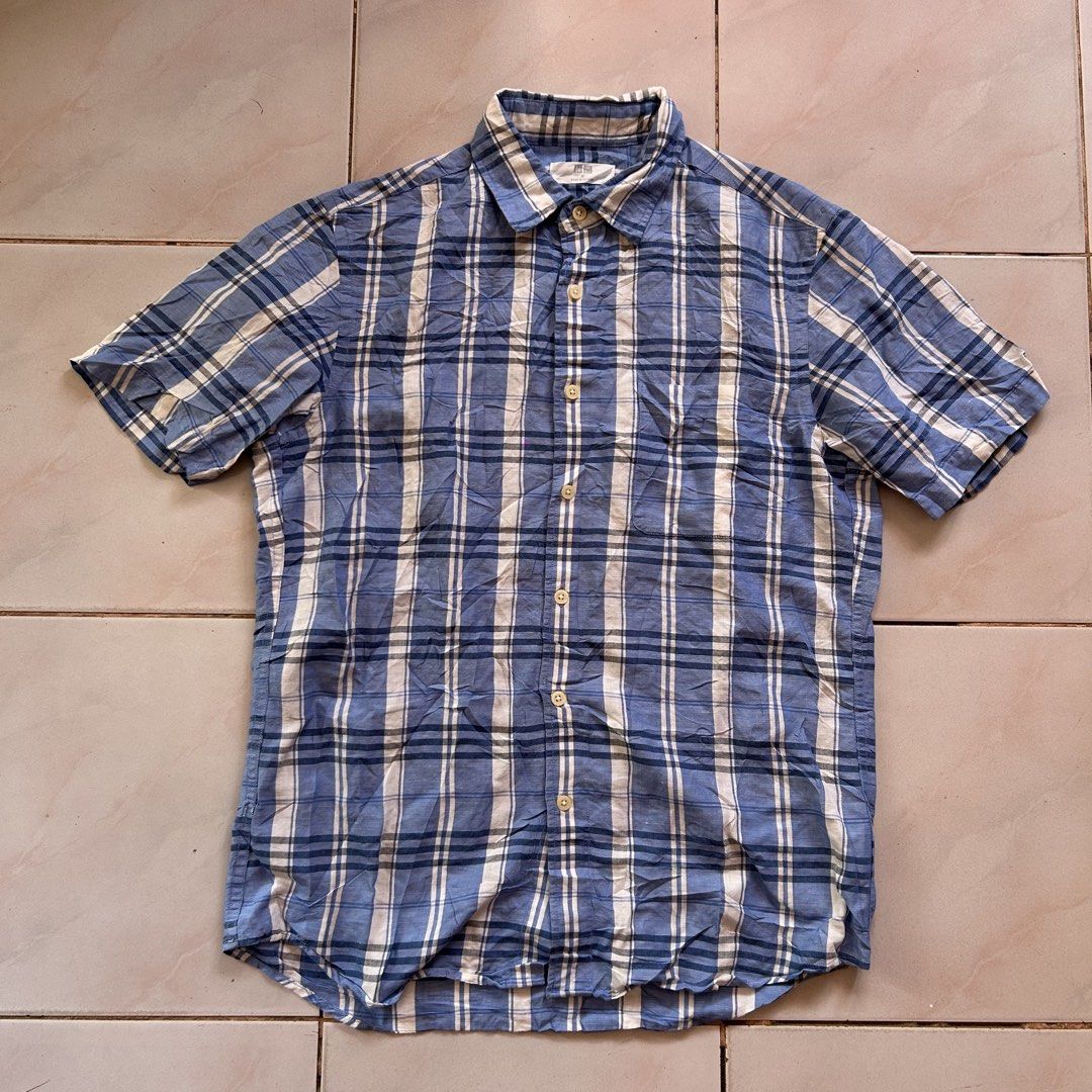 Uniqlo polo 🔥 (Category: Activewear) located in Jinoba-an. Submitted by eegiboy (Listing ID 1462093032, Image 1). Description: Wts: uniqlo polo size medium dimes:20/28 Excellent condition 550plussf Dm me if interested Thankyou.