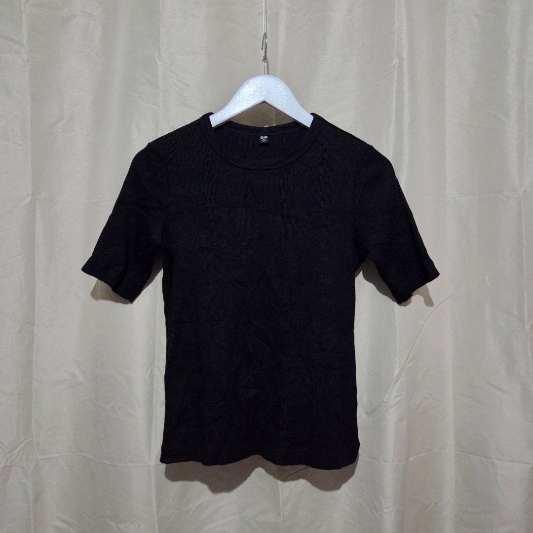 UNIQLO RIBBED TOP BLACK (Category: Blouses) located in Santiago. Submitted by fromboxes (Listing ID 1462163127, Image 1). Description: Like new black an black 10/10 Ships thru J&T Isabela North Luzon Shipping Nationwide No rush shipping 😊😊.