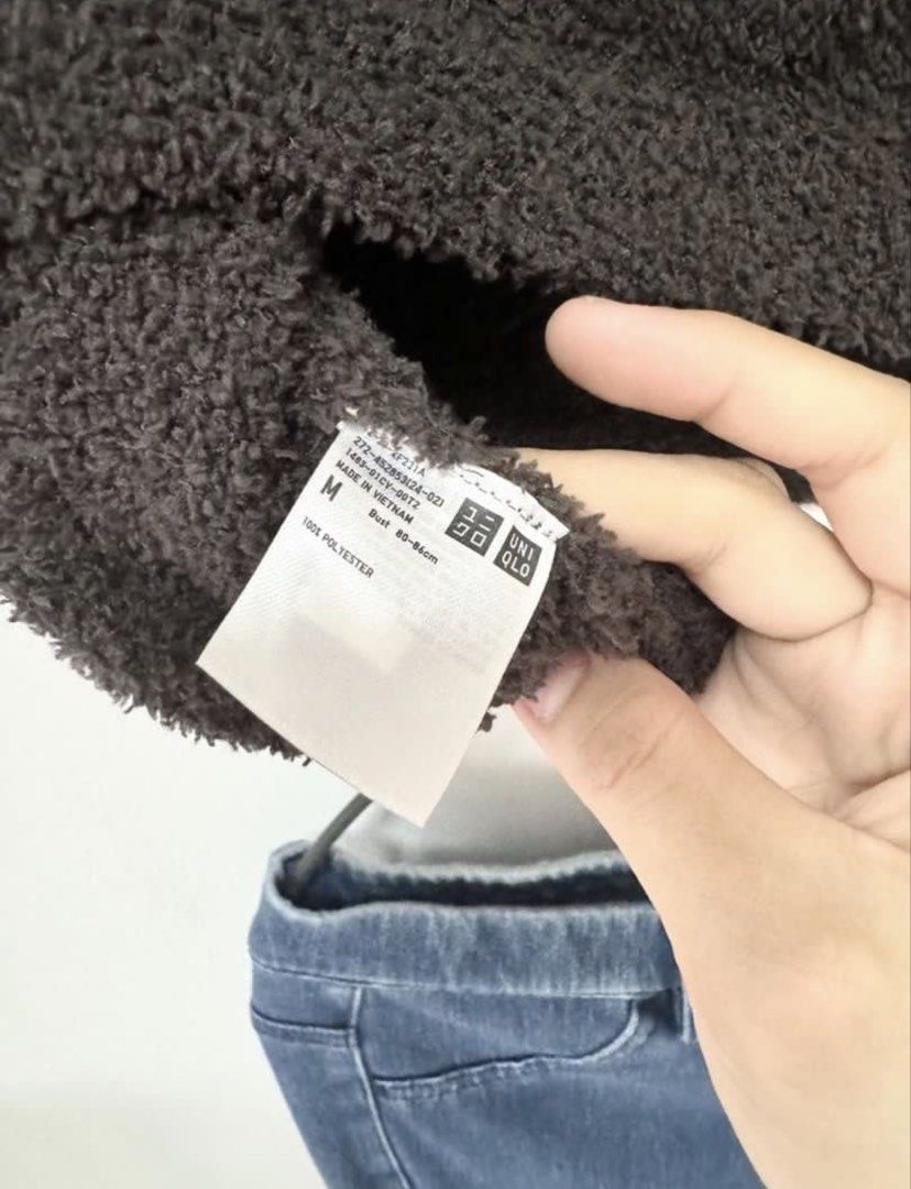 Uniqlo Soft Fluffy Crop Top Dark Brown Medium (Category: Sleeveless) located in Cavite. Submitted by casingpavements (Listing ID 1462045865, Image 2). Description: .
