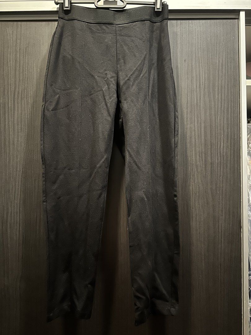 Uniqlo Stretchy Black Garterized Pants (Category: Other Bottoms) located in Manila. Submitted by cnik8 (Listing ID 1462113489, Image 1). Description: - Uniqlo Black Pants - Size: S (Waist 60-66cm) - Material: Rayon blend - Features: Very comfortable and stretchy - Origin: Made in Vietnam - Ideal for: Everyday wear, Office wear.