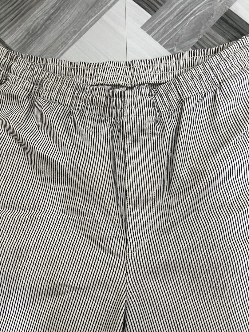 Uniqlo Striped Pants (Category: Jeans) located in Baguio. Submitted by zyddd014 (Listing ID 1462184665, Image 3). Description: Uniqlo Striped Pants W: 32-33 L: 37.5 Hita: 13 Leg opening: 8 Excellent 500 Baguio.