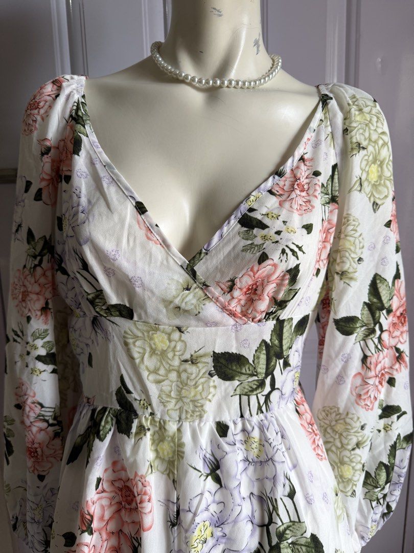 URBANIC Floral Dress (Category: Dresses) located in Las Pinas. Submitted by sellerkjb (Listing ID 1462261810, Image 3). Description: BRAND NEW LAST PRICE POSTED LARGE ON TAG.