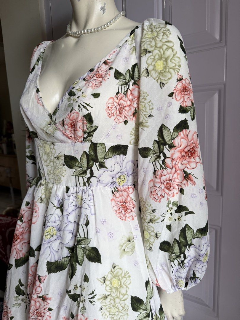 URBANIC Floral Dress (Category: Dresses) located in Las Pinas. Submitted by sellerkjb (Listing ID 1462261810, Image 2). Description: BRAND NEW LAST PRICE POSTED LARGE ON TAG.