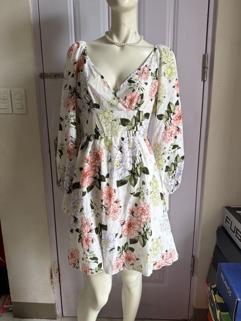 URBANIC Floral Dress (Category: Dresses) located in Las Pinas. Submitted by sellerkjb (Listing ID 1462261810, Image 1). Description: BRAND NEW LAST PRICE POSTED LARGE ON TAG.