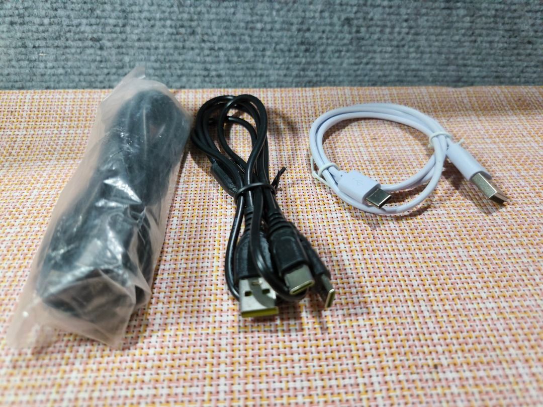 USB-C and Micro USB Charging Cables Set (Category: Chargers & Cables) located in San Leonardo. Submitted by burgossanleonardo.12345 (Listing ID 1462190533, Image 1). Description: - Set of 3 charging cables - Includes 1 white USB-C to USB-A cable - Includes 1 black cable with USB-A to Micro USB and USB-C connectors - Ideal for charging multiple devices simultaneously - All cables are in good working condition.
