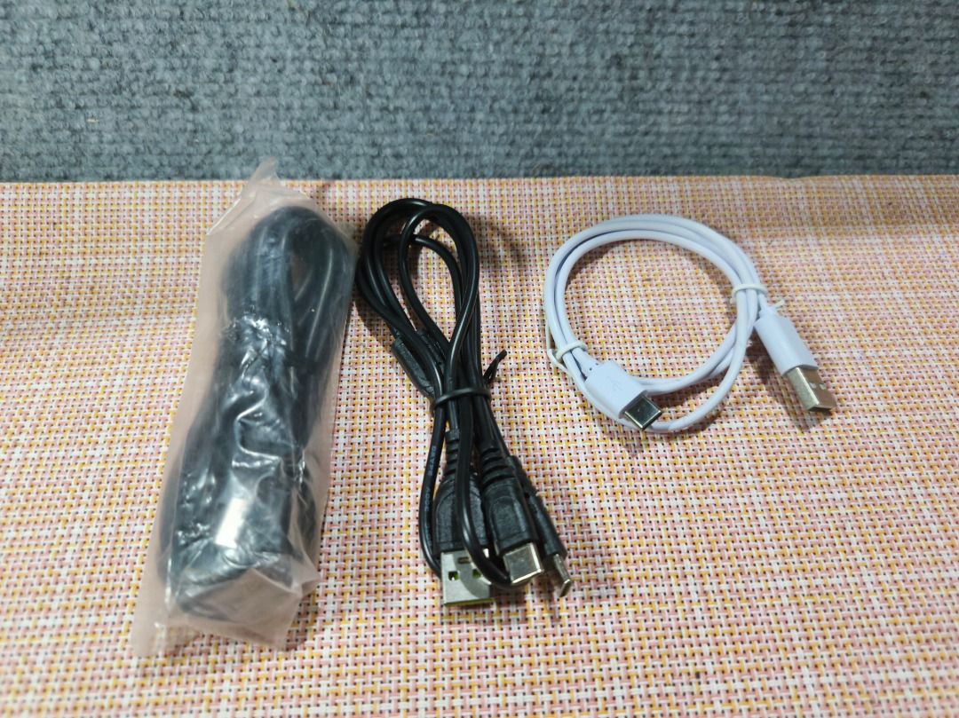 USB-C and Micro USB Charging Cables Set (Category: Chargers & Cables) located in San Leonardo. Submitted by burgossanleonardo.12345 (Listing ID 1462190533, Image 2). Description: - Set of 3 charging cables - Includes 1 white USB-C to USB-A cable - Includes 1 black cable with USB-A to Micro USB and USB-C connectors - Ideal for charging multiple devices simultaneously - All cables are in good working condition.