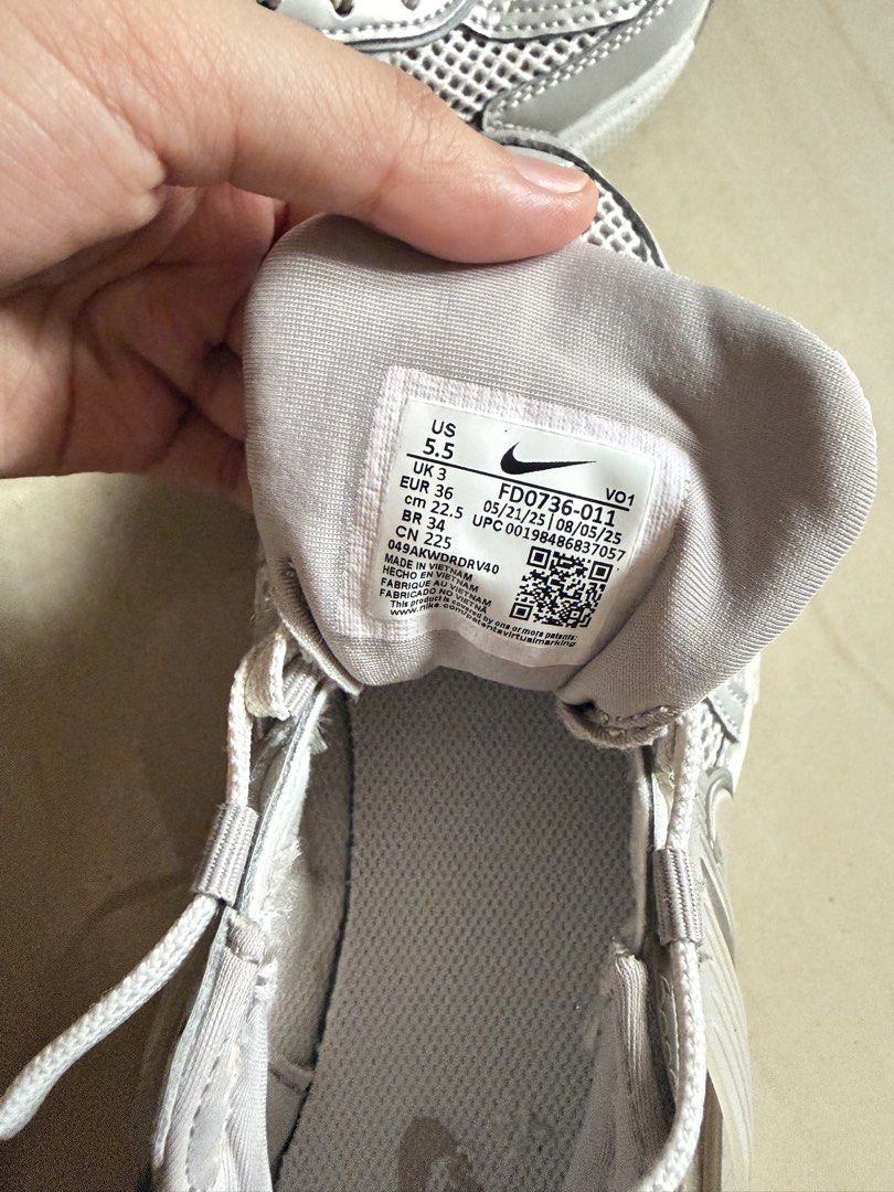 V2K Run Sneakers (Category: Sneakers) located in Manila. Submitted by mnlclaudia (Listing ID 1462090130, Image 3). Description: - Used twice lang po - Size: US 5.5 / UK 3 / EUR 36 - Color: Light Grey/Silver - Perfect for everyday wear or light workouts - Comfortable and stylish kicks!.