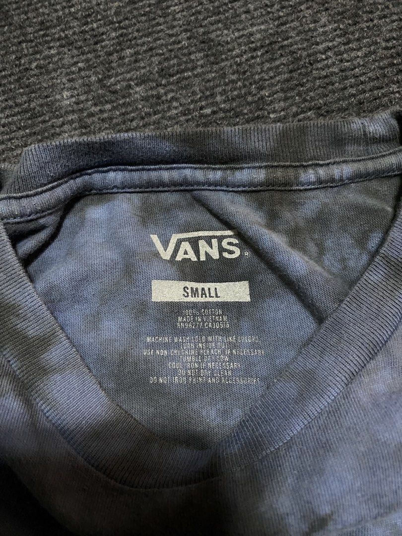 Vans (Category: Activewear) located in Manila. Submitted by kgthrifty. (Listing ID 1462189070, Image 3). Description: VANS DYE OVERSIZE SHIRT DIMES: 20x28 COLOR RATE: 10 DOT CRACKPRINT EXCELLENT CONDITION 🏷 350.
