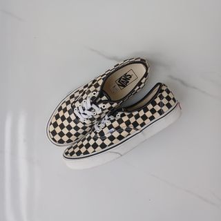 (Category: ) located in . Submitted by sapatos_series (Listing ID 1462163976, Image 1). Description: .