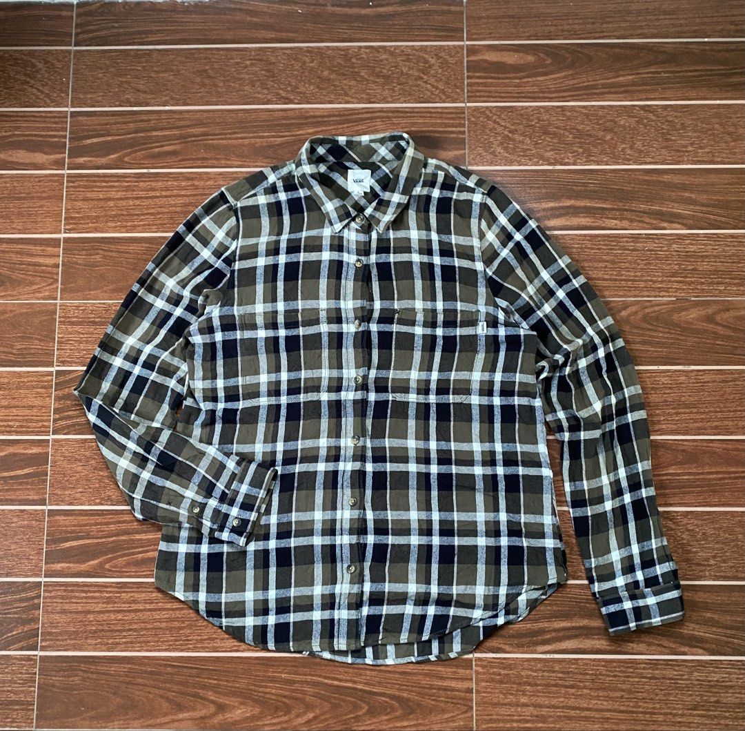 VANS FLANNEL (Category: Formal Shirts) located in Cebu City. Submitted by thriftpherskzai (Listing ID 1462129708, Image 1). Description: VANS FLANNEL UNISEX SIZE L 21W x 28.5L LIKE NEW SEE DETAILS .