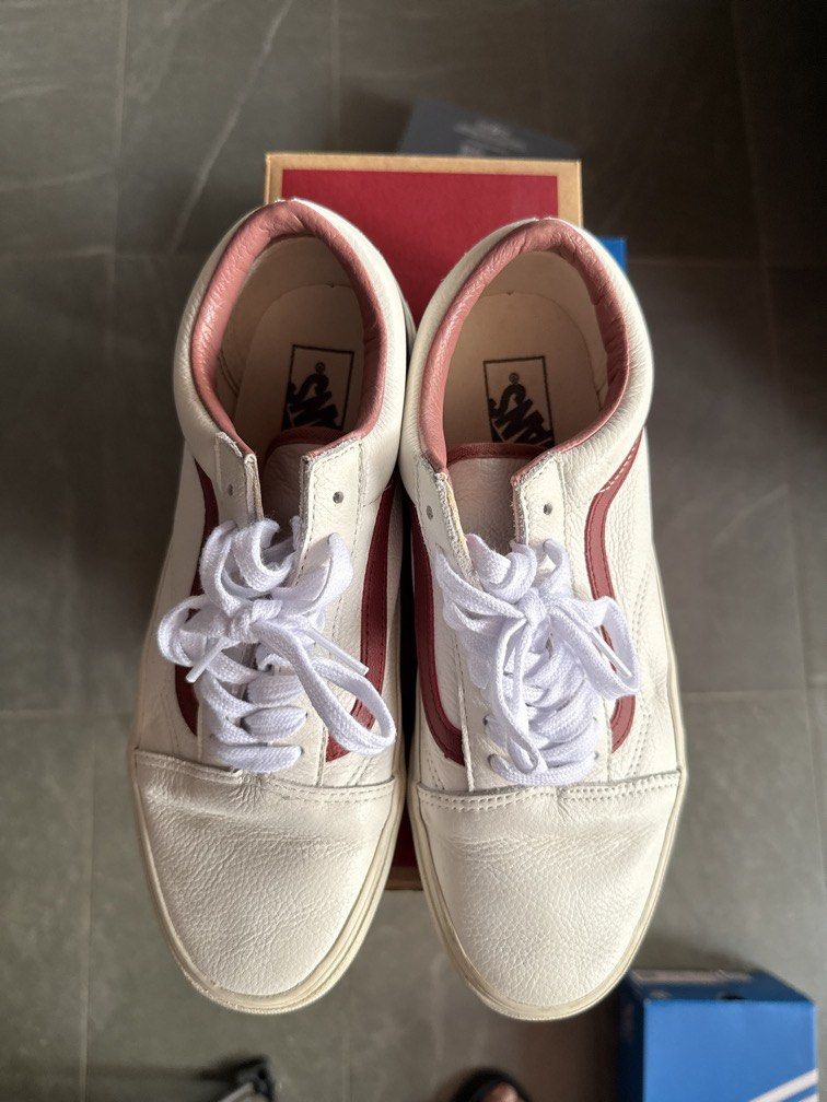 Vans Old Skool (Category: Sneakers) located in Kuala Lumpur. Submitted by thesoleedit (Listing ID 1462137708, Image 3). Description: Vans Okd Skool White Leather Worn only a few times and still in great condition! Very comfy and stylish — perfect for casual wear or travel. Colour: White / Red stripes Size: Mens US 8 / UK 7 Condition: Gently used, clean and well cared for Includes: Original box Reason for selling: Bought new shoe Classic Vans look