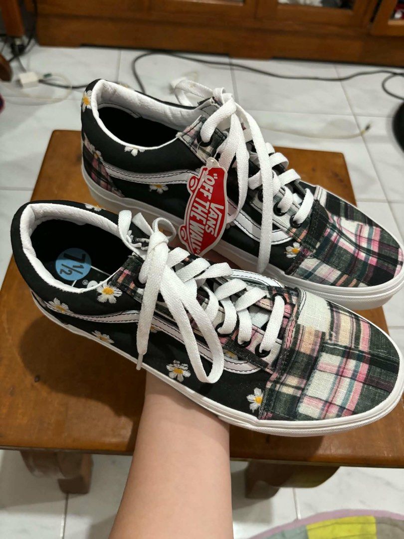 Vans Old Skool Daisy Plaid Sneakers (Category: Sneakers) located in Lingayen. Submitted by jayteeeezy (Listing ID 1462063252, Image 3). Description: VANS OS FLORAL PLAID PATCHWORK ⚡️ - Size: 7.5 - Color: Black base with plaid pattern and daisy details - Features: White laces, signature Vans side stripe - Style: Perfect for adding personality to any outfit.
