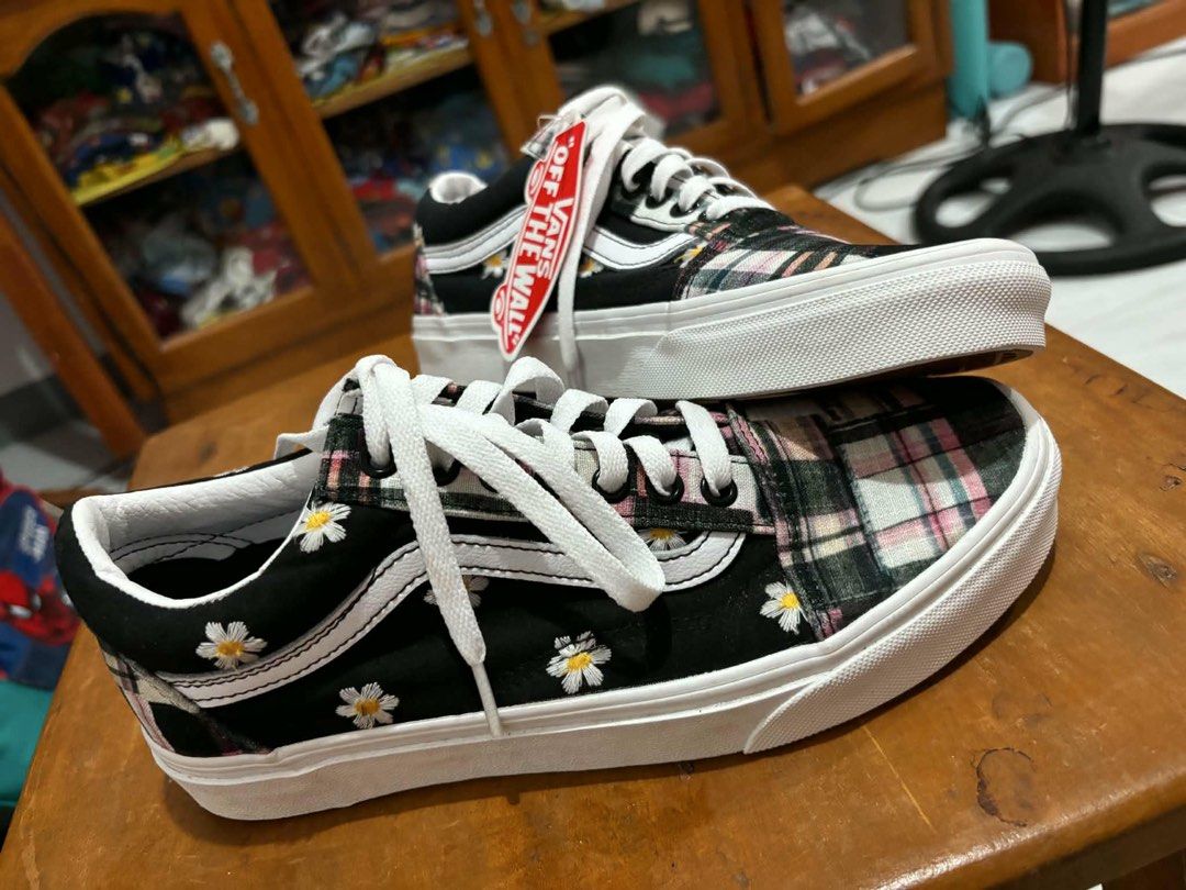 Vans Old Skool Daisy Plaid Sneakers (Category: Sneakers) located in Lingayen. Submitted by jayteeeezy (Listing ID 1462063252, Image 1). Description: VANS OS FLORAL PLAID PATCHWORK ⚡️ - Size: 7.5 - Color: Black base with plaid pattern and daisy details - Features: White laces, signature Vans side stripe - Style: Perfect for adding personality to any outfit.