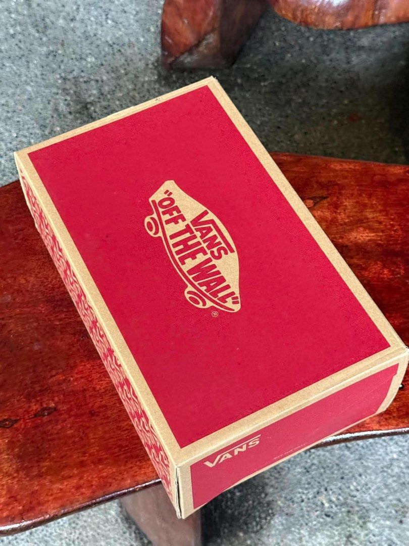 Vans Old Skool Shoes (Category: Sneakers) located in Paranaque City. Submitted by guts_kanteen (Listing ID 1462113835, Image 3). Description: - Authentic Classic Vans - Only Used Once - Size: US Men 6.5 / US Women 8 - Includes original box.