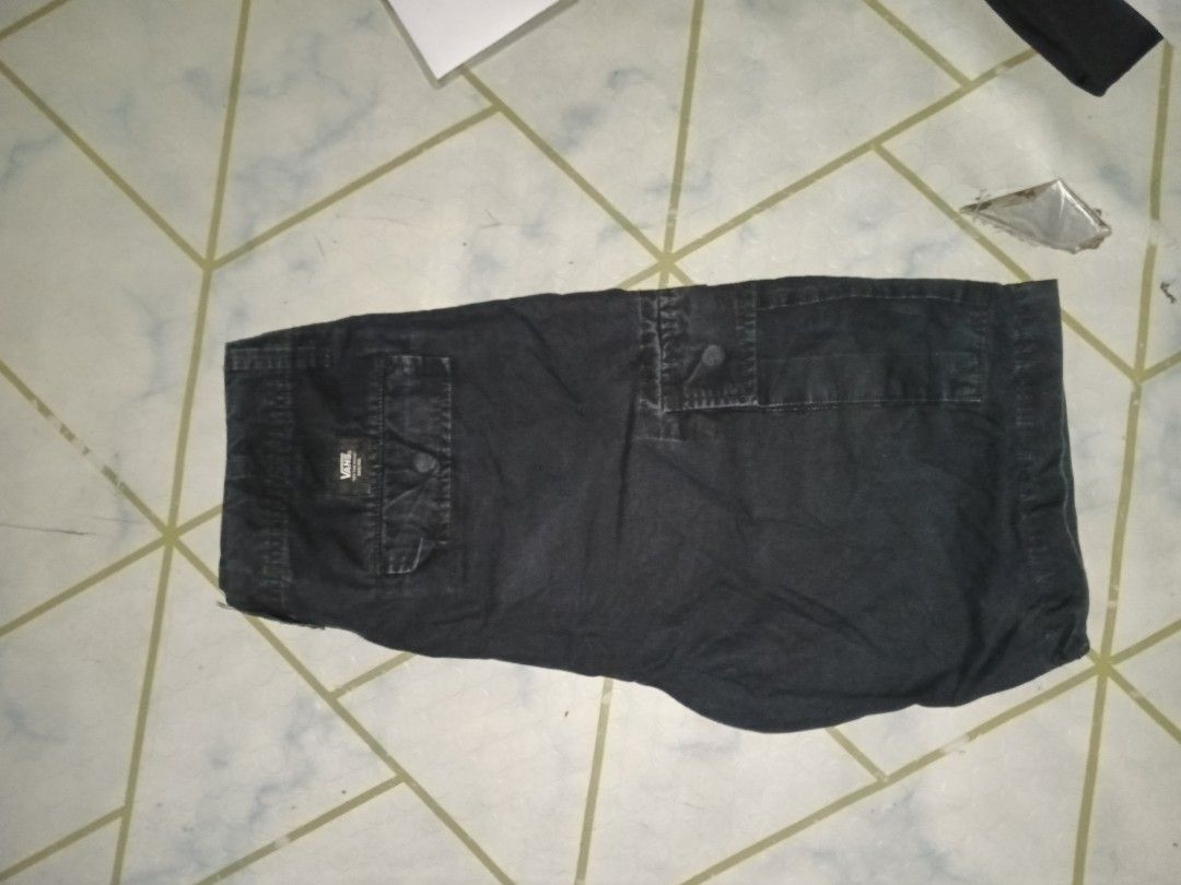 Vans shorts (Category: Shorts) located in Paracale. Submitted by marthtift_88marceloveri (Listing ID 1462149716, Image 2). Description: ‎Vans shorts ‎Authentic ‎Size 30 on tag ‎Color rate 8.5/10 ‎.