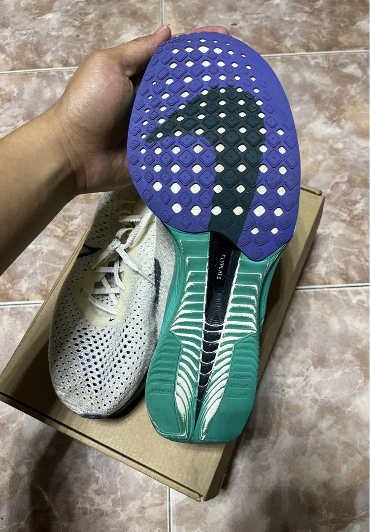 Vaporfly 3 White Jade Ice (Category: Sneakers) located in Iligan City. Submitted by curatedthrift.26 (Listing ID 1462227598, Image 3). Description: Vaporfly 3 White Jade Ice Authentic Mileage: Below 40km Issue: Signs of Usage Replacement box but still Vaporfly 3 negotiable .