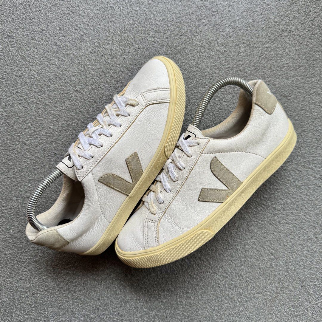VEJA OCAMPO WHITE BEIGE (Category: Sneakers) located in Cagayan de Oro. Submitted by huntbytrickjam.v2 (Listing ID 1462095023, Image 1). Description: V-JA OCAMPO WHITE BEIGE US 7.5 WMNS / EURO 39 / CM 25 EXCELLENT Pair Only Sign of Usage M - 1699.