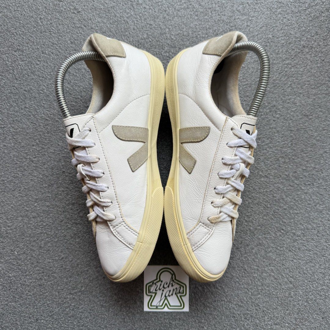 VEJA OCAMPO WHITE BEIGE (Category: Sneakers) located in Cagayan de Oro. Submitted by huntbytrickjam.v2 (Listing ID 1462095023, Image 3). Description: V-JA OCAMPO WHITE BEIGE US 7.5 WMNS / EURO 39 / CM 25 EXCELLENT Pair Only Sign of Usage M - 1699.