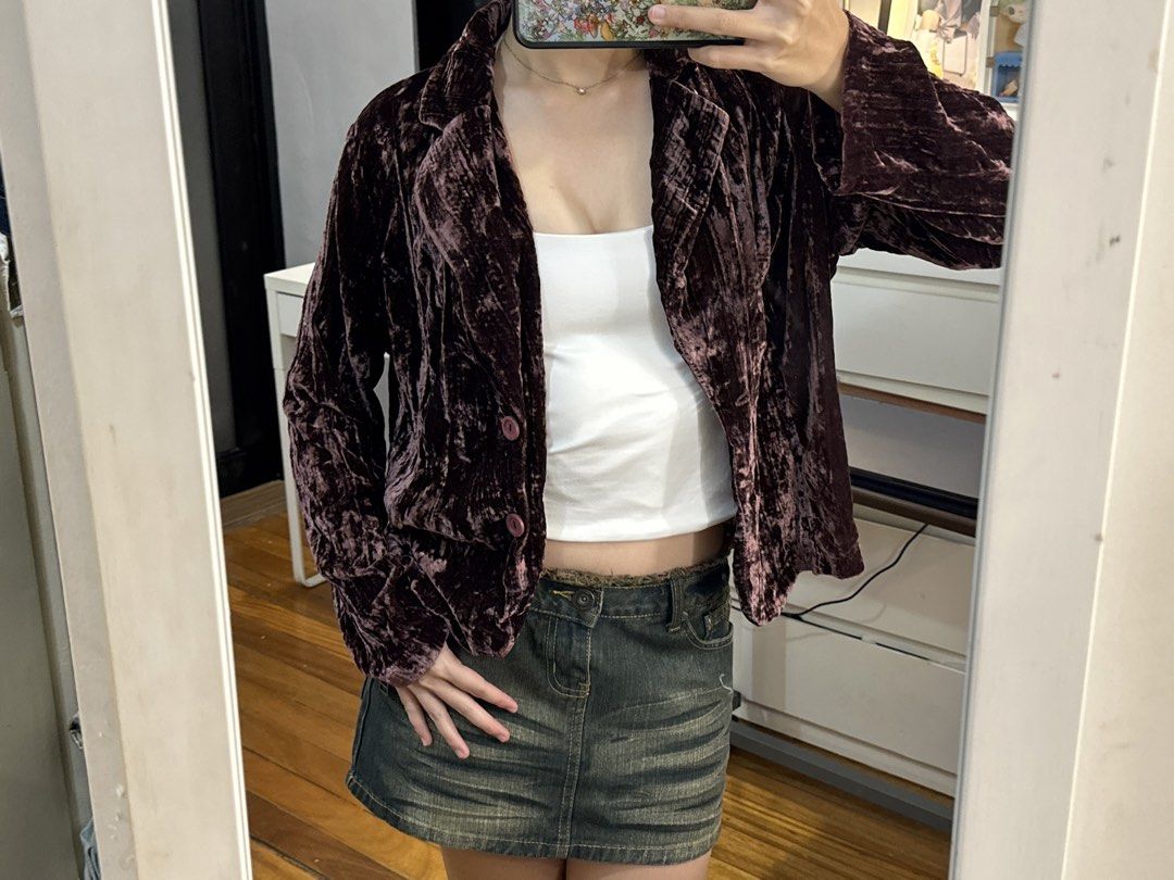 Velvet Blazer (Category: Coats, Jackets and Outerwear) located in Paranaque City. Submitted by celinegab (Listing ID 1462195708, Image 1). Description: Can fit s-m.
