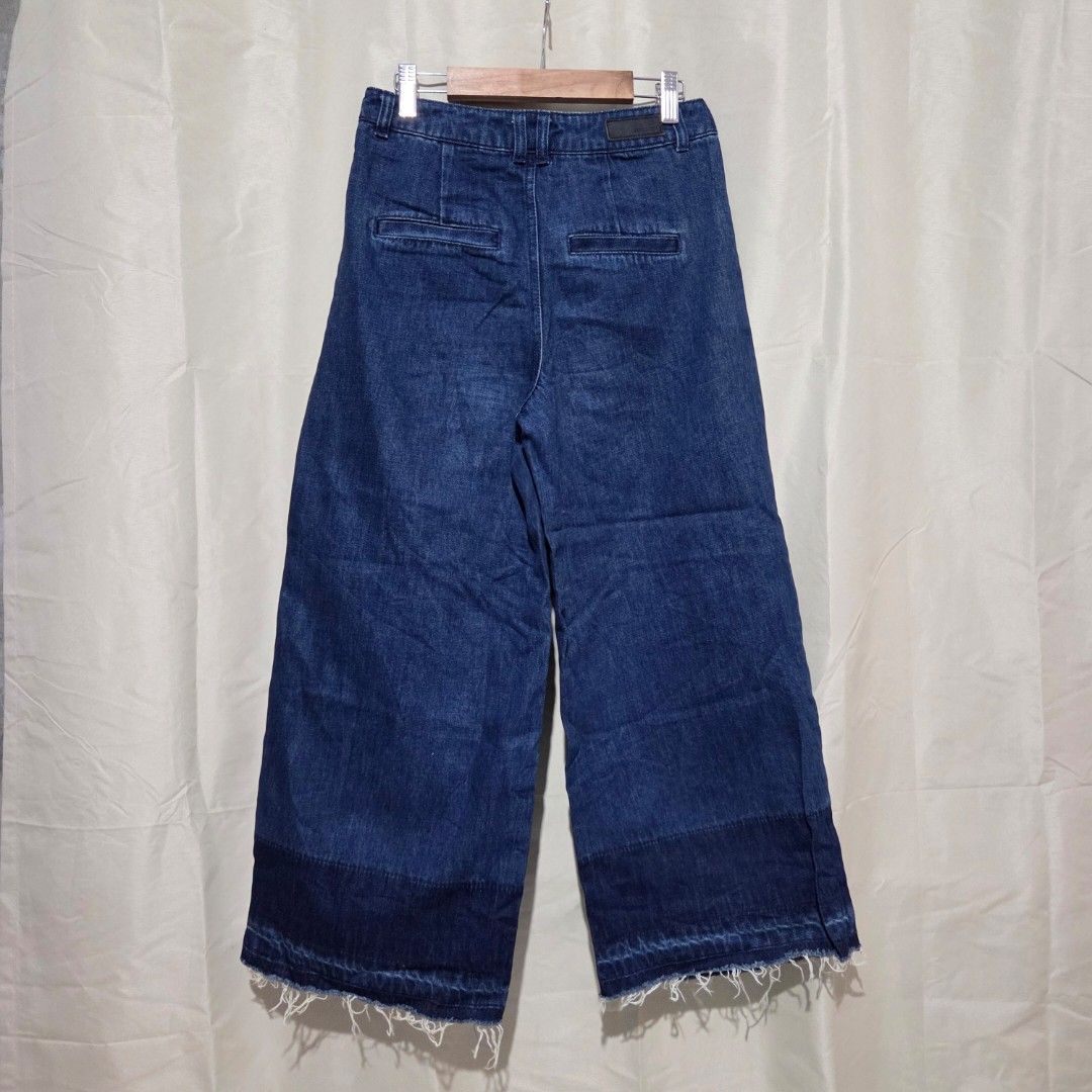 VERO MODA WIDELEG JEANS (Category: Jeans) located in Santiago. Submitted by fromboxes (Listing ID 1462151343, Image 3). Description: Like new Ships thru J&T Isabela North Luzon Shipping Nationwide No rush shipping 😊😊.
