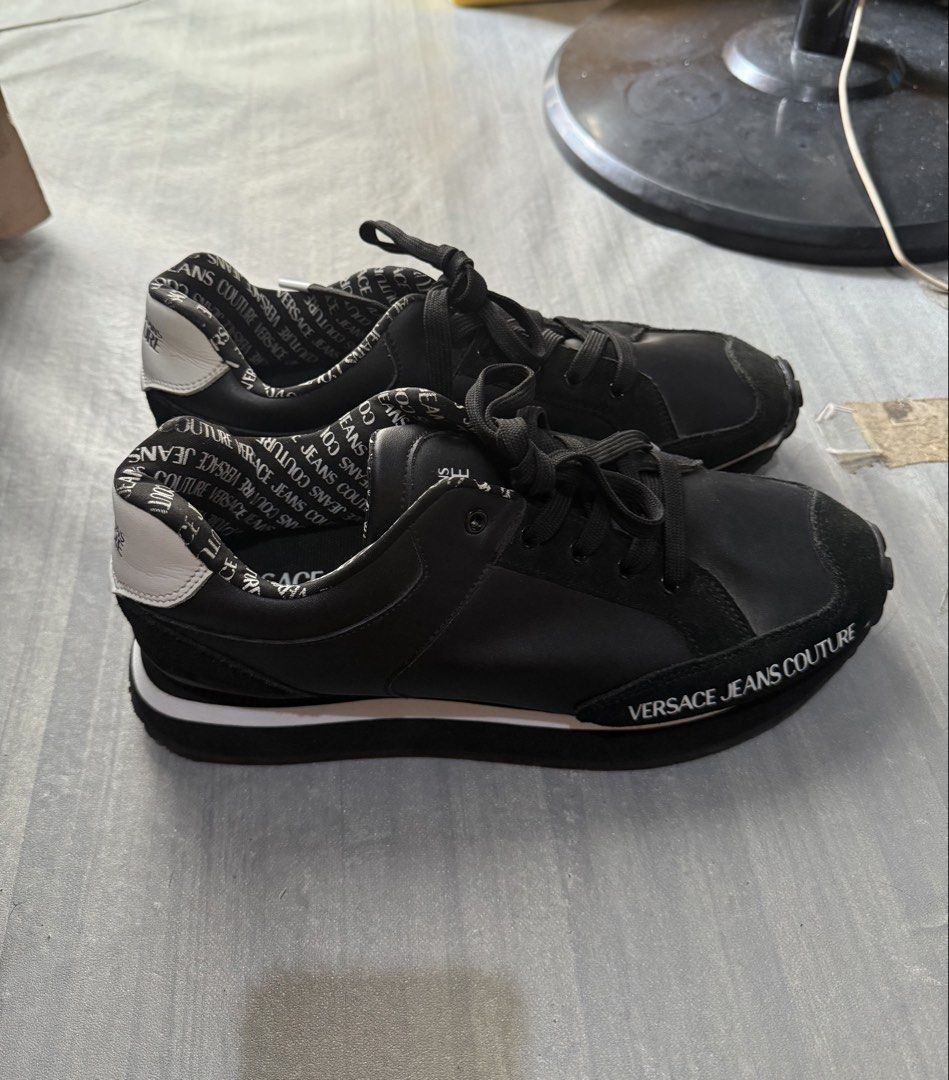 Versace Jeans Couture Spyke Sneakers (Category: Sneakers & Footwear) located in Cagayan de Oro. Submitted by twice.but.nice.blackmarket (Listing ID 1462088836, Image 1). Description: Vërsäcë Jëäns Cöüturë Spykë sneakers Excellent condition Size : 9.5 US / 44 EU / 8.5 UK / 29.3 CM / 290(2.0) CHN Flawless as new tignan meron lang dinikit na sa left pair pero di naman noticeable masyado. tignan nyu nalang sa last photo na upload..