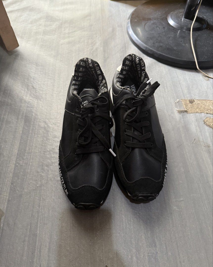 Versace Jeans Couture Spyke Sneakers (Category: Sneakers & Footwear) located in Cagayan de Oro. Submitted by twice.but.nice.blackmarket (Listing ID 1462088836, Image 2). Description: Vërsäcë Jëäns Cöüturë Spykë sneakers Excellent condition Size : 9.5 US / 44 EU / 8.5 UK / 29.3 CM / 290(2.0) CHN Flawless as new tignan meron lang dinikit na sa left pair pero di naman noticeable masyado. tignan nyu nalang sa last photo na upload..