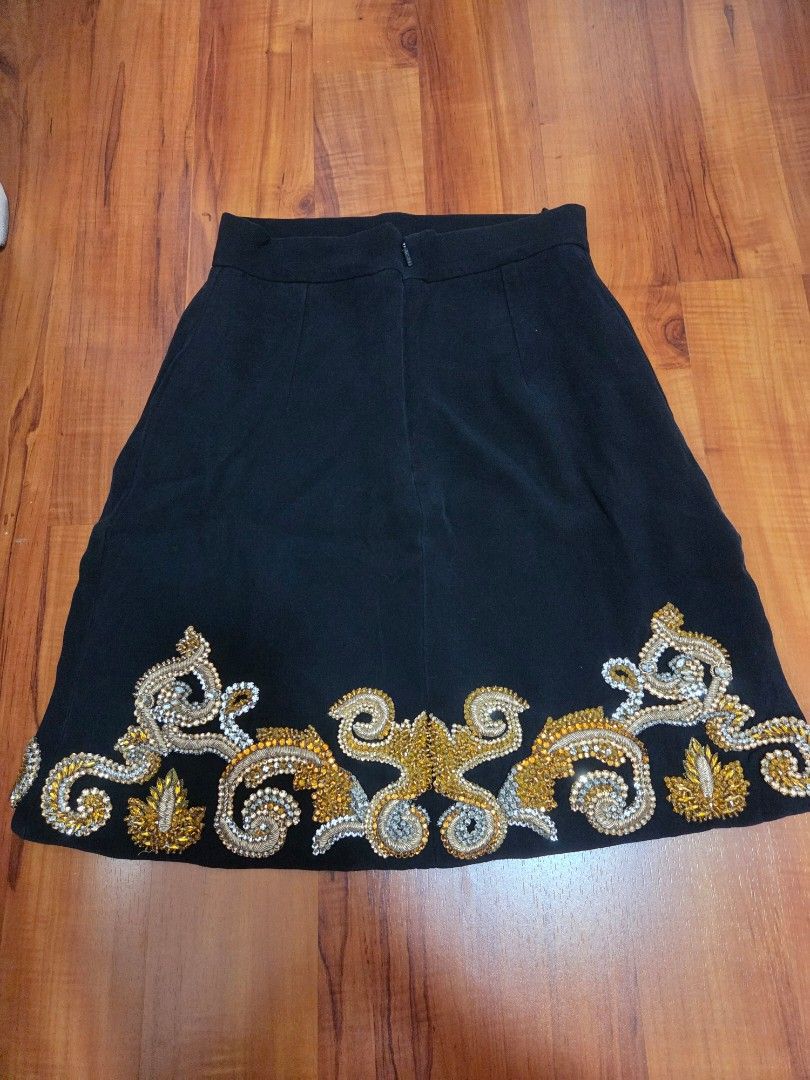 Versace Runway Skirts Set (Category: Skirts) located in Marikina City. Submitted by kiraru (Listing ID 1462127428, Image 1). Description: PLS READ 🚫no lowball offers🚫 Spring Summer 2018 Versace Tribute Skirt Waist - 27in Length- 18in Spring Summer 2005 Versace Coral Print skirt Waist 27 in lentgh 20 in Sold as set.