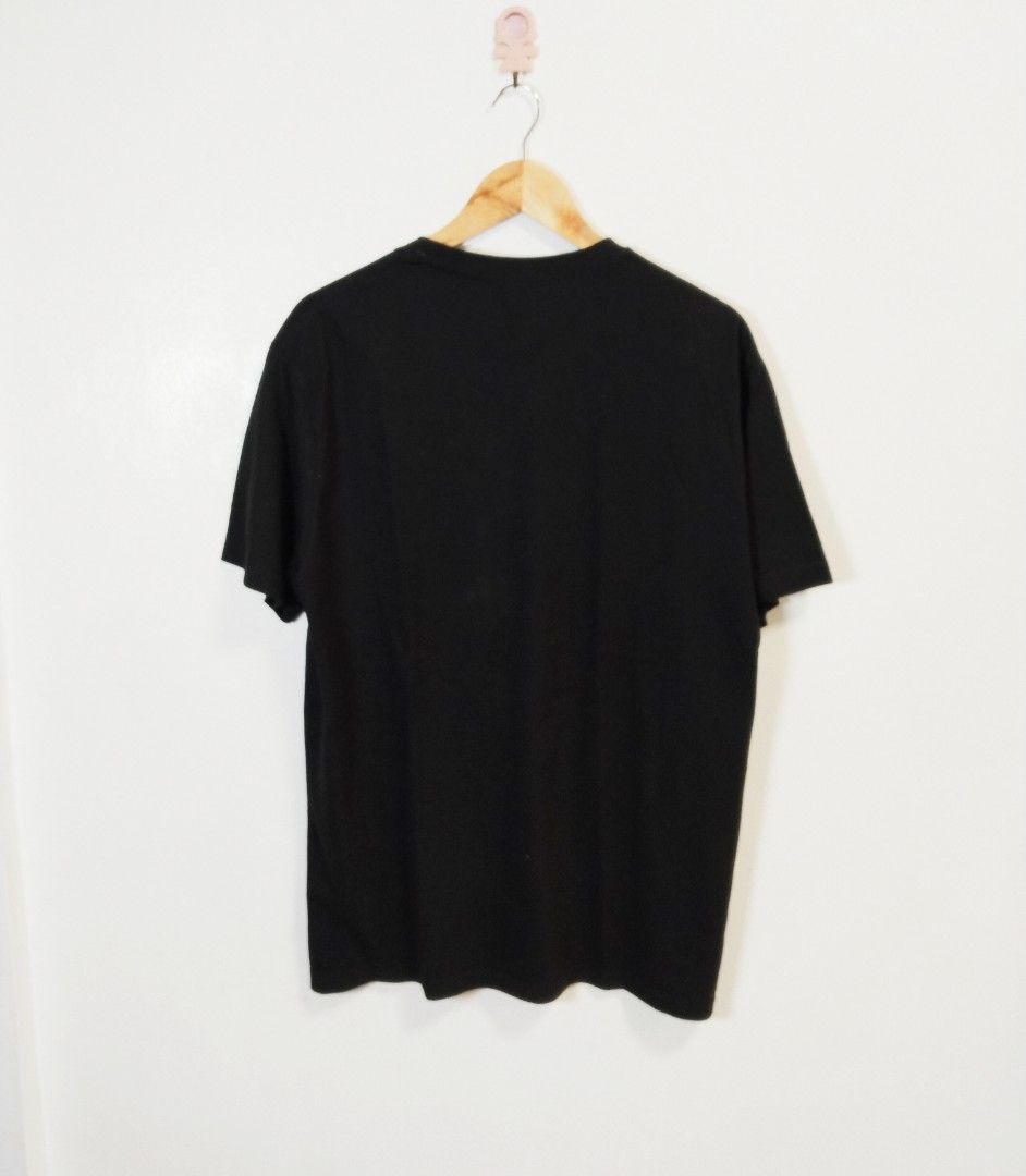 Versace shirt (Category: Tshirts & Polo Shirts ) located in Pateros City. Submitted by blashjunks.y2k (Listing ID 1462147294, Image 2). Description: VERSACE SHIRT SIZE XL 30" LENGTH 22" WIDTH 350PHP MSG US.