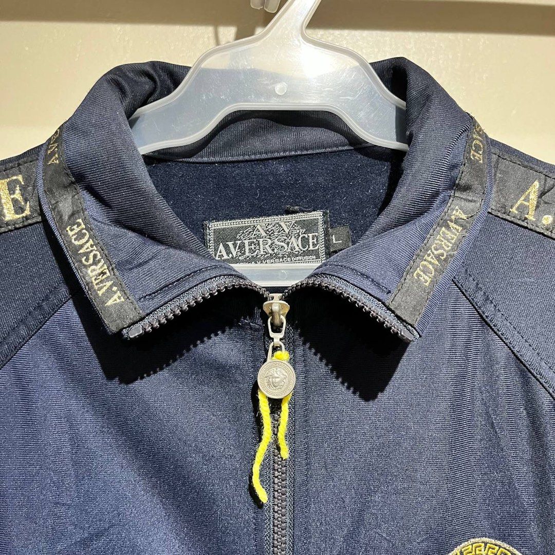Versace side tape (Category: Luxury Apparel) located in Iloilo. Submitted by wear_it5k (Listing ID 1462206077, Image 3). Description: .