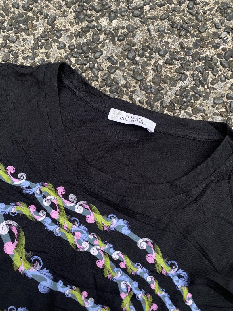 VERSACE T-shirt Painted Effect Medusa (Category: Luxury Apparel) located in Legazpi City. Submitted by folksfave (Listing ID 1462103190, Image 3). Description: Like new condition Medium 21x27 9.5/10 color rate No flaws.