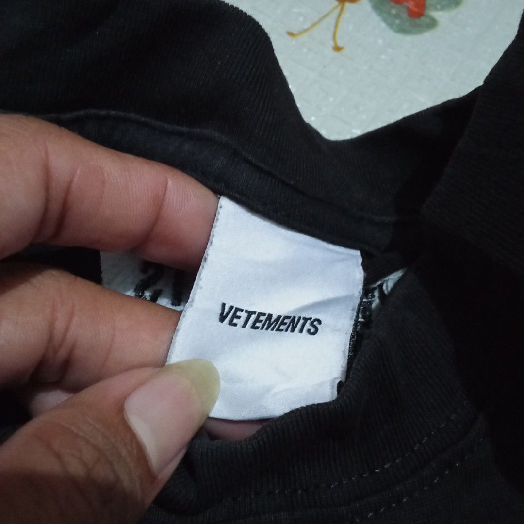 Vetemens (Category: Formal Shirts) located in Manila. Submitted by tcbukay_zxc25 (Listing ID 1462151447, Image 3). Description: vetemens. dimes 21x26 excellent.
