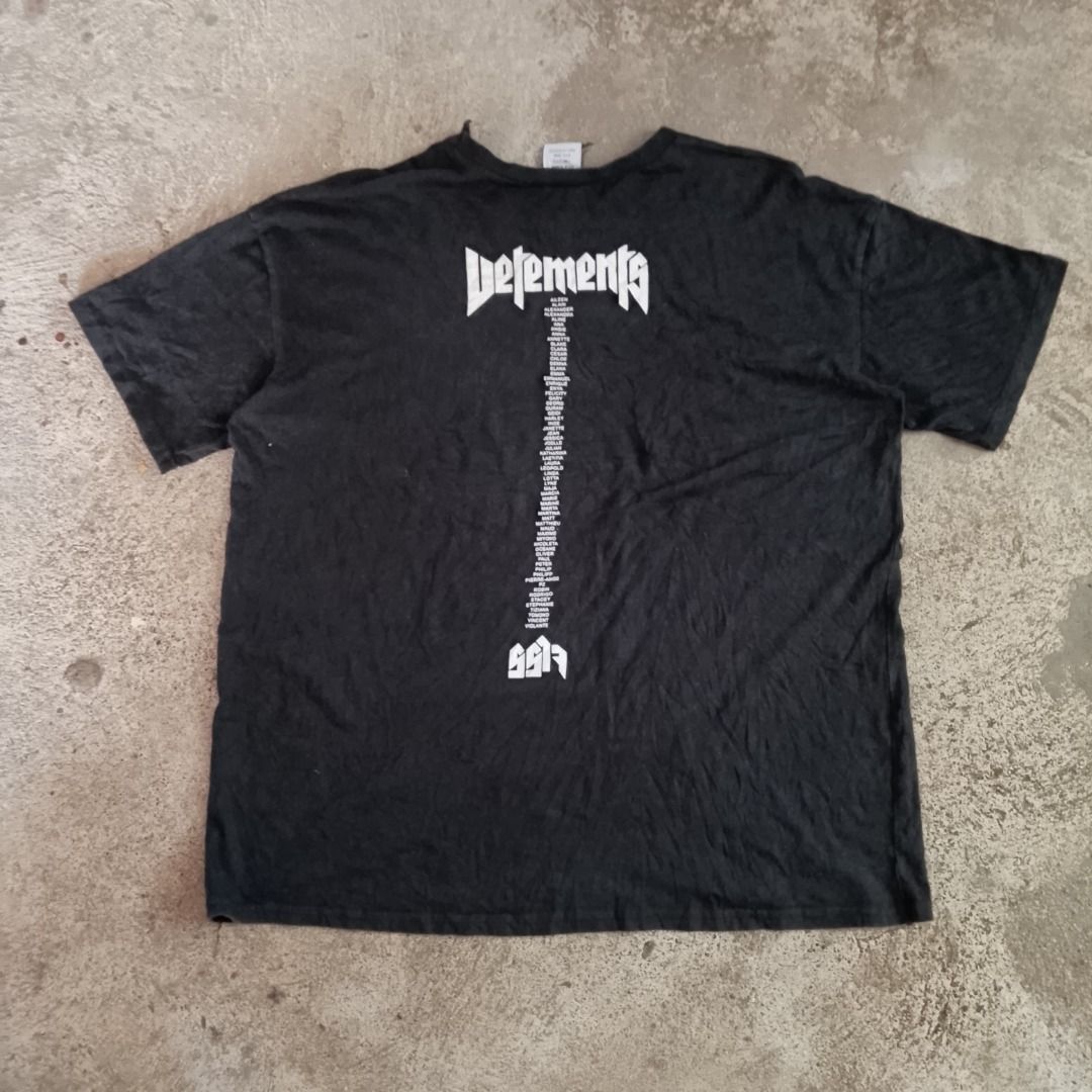 Vetements (Category: Activewear) located in New Washington. Submitted by kodak_ice (Listing ID 1462257542, Image 3). Description: Dimes - 24x28 Excellent Condi Color rate 9.5/10 No issue.