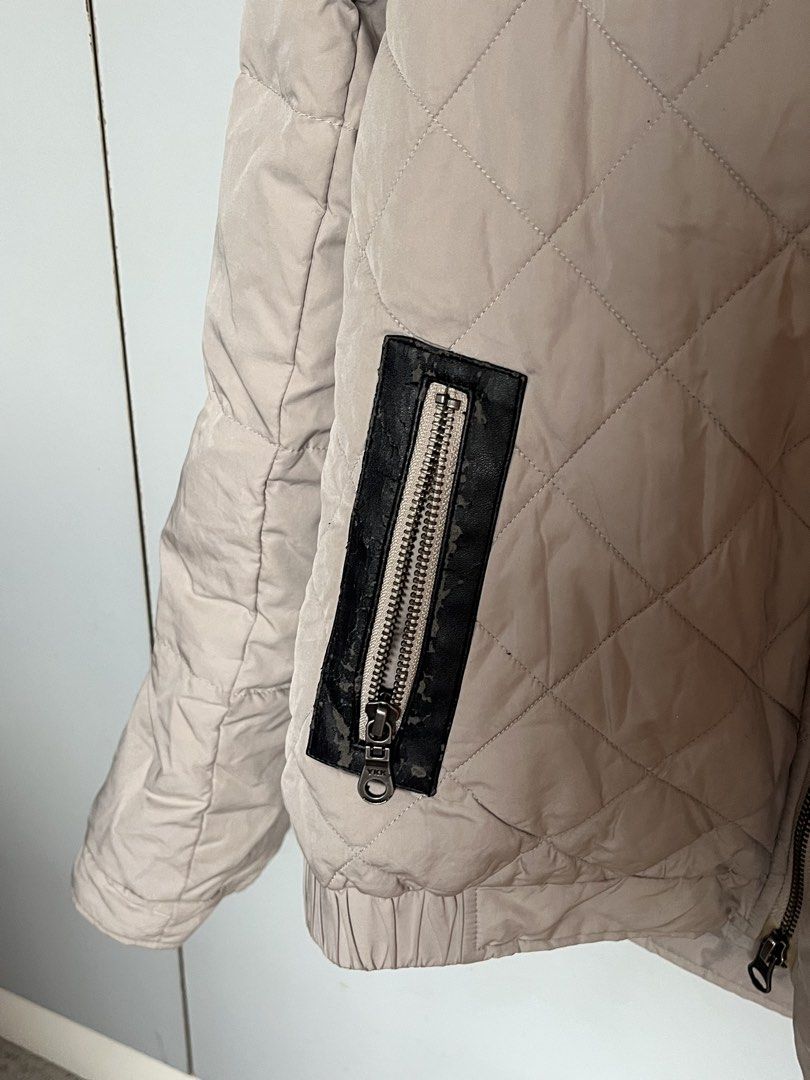 Vicky Quilted Puffer Jacket with Zipper Pockets (Category: Coats, Jackets and Outerwear) located in Quezon City. Submitted by ausieeeee (Listing ID 1462114062, Image 3). Description: - Lightweight quilted puffer jacket by Vicky - Soft, light beige color - Zip-up front closure - Two zippered front pockets (flaking leather) - Attached hood - Ideal for casual layering and everyday wear.