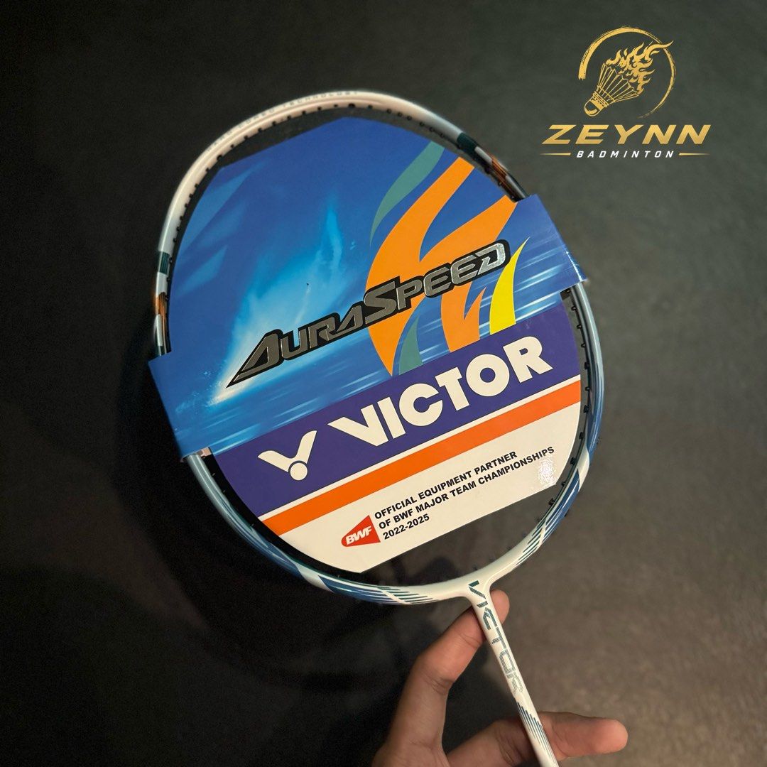 Victor AuraSpeed 58M ( Light Blue ) - Authentic / Original (Category: Racket and Ball Sports) located in Las Pinas. Submitted by lvespinaa (Listing ID 1462170002, Image 2). Description: ‼️AVAILABLE ONHAND : VICTOR AURASPEED 58M‼️ Looking for a 3U racket with an even balance and stiff feel? 👀 Made for fast-paced games and powerful drive shots, with a stiff shaft for a more direct and responsive feel on court! Great for players who like fast drive