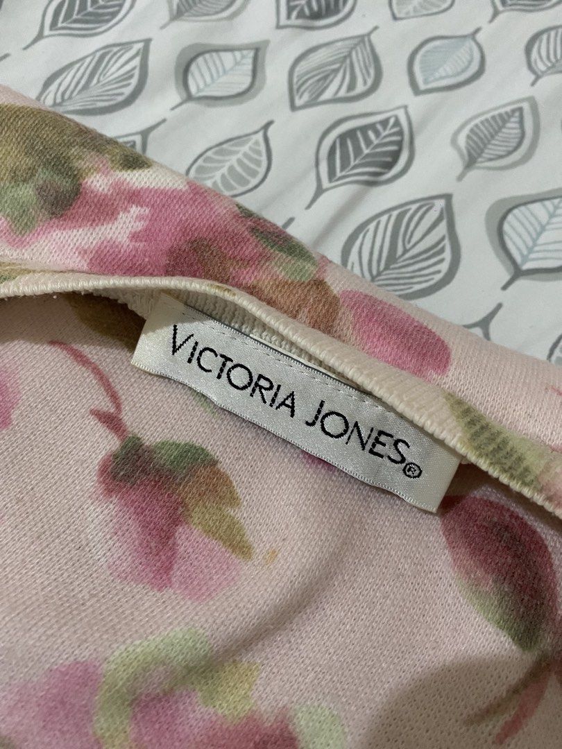 Victoria Jones Pink Top (Category: Others Tops) located in Quezon City. Submitted by irldn_ (Listing ID 1462175279, Image 2). Description: - never been used - size S - M.