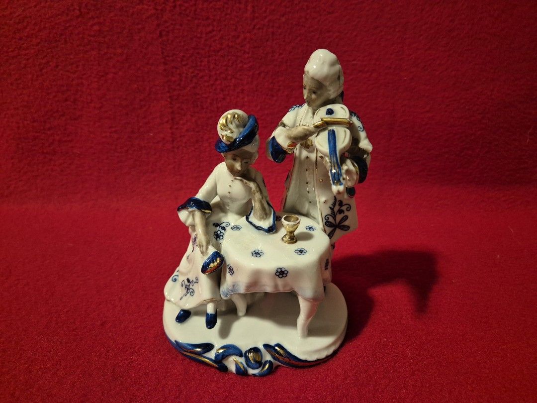 Victorian Courting Couple Figurine (Category: Vintage Collectibles) located in Makati City. Submitted by maydeleo1 (Listing ID 1462213630, Image 2). Description: Vintage Porcelain Victorian Courting Couple Figurinr 6 1/2" Very good condition RFS Decluttering.