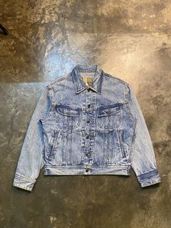 (Category: ) located in . Submitted by greendaythrift_ (Listing ID 1462261750, Image 1). Description: .